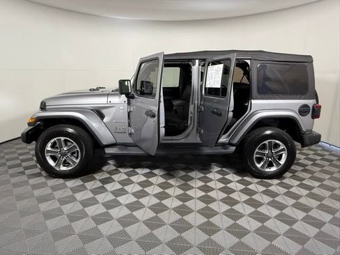 Used 2019 Jeep Wrangler Unlimited Sahara image 5