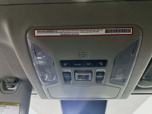 Used 2020 Toyota RAV4 XLE w/ Convenience Package FWD image 18