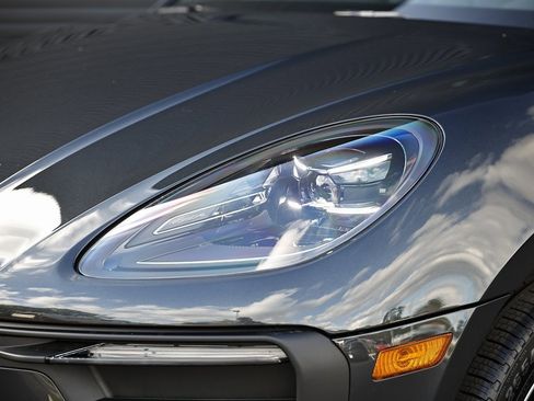 New 2026 Porsche Macan image 39