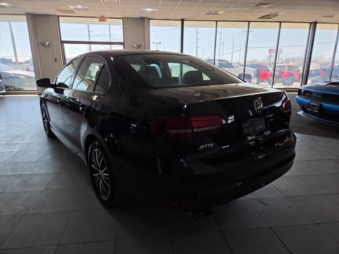 Used 2018 Volkswagen Jetta Wolfsburg Edition image 5