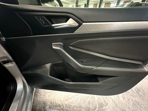 Used 2024 Volkswagen Jetta SE w/ Panoramic Sunroof Package image 11