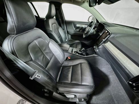 Used 2024 Volvo XC40 B5 Core w/ Climate Package AWD/4WD image 26