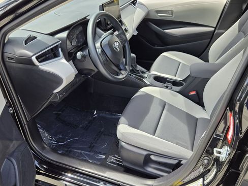 Used 2025 Toyota Corolla LE image 10