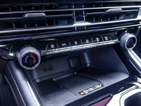 New 2026 Chevrolet Traverse LT w/ LPO, Floor Liner Package AWD/4WD image 27