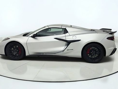 Used 2026 Chevrolet Corvette Z06 w/ Stealth Interior Trim Package RWD image 4