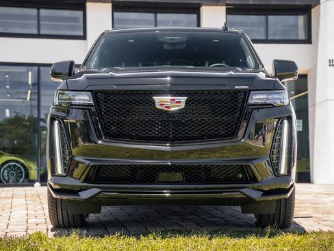 Used 2024 Cadillac Escalade V AWD/4WD image 8