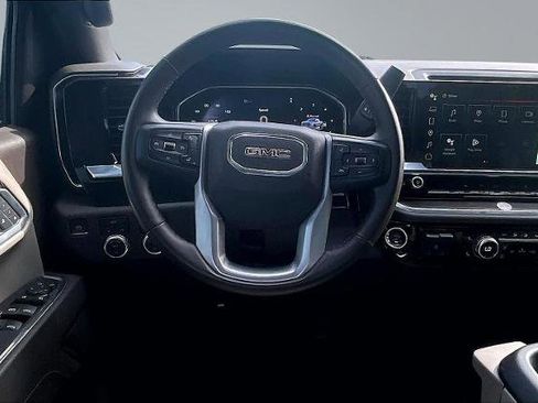 Used 2025 GMC Sierra 1500 SLT image 5