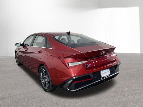 Used 2024 Hyundai Elantra Limited image 37