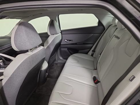 Used 2025 Hyundai Elantra Limited FWD image 15