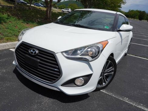 Used 2016 Hyundai Veloster Turbo FWD image 2