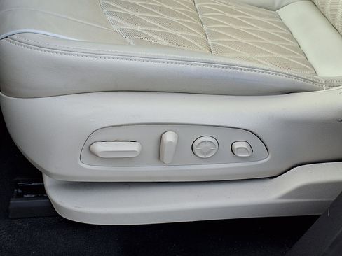 Used 2024 Buick Enclave Avenir w/ Avenir Technology Package FWD image 19
