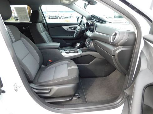 Used 2025 Chevrolet Blazer LT image 17