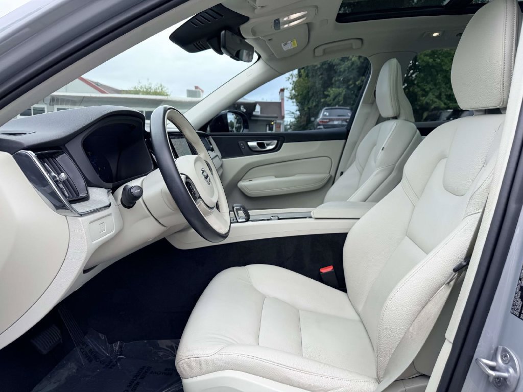 Used 2024 Volvo XC60 B5 Plus w/ Protection Package Premier AWD/4WD image 19