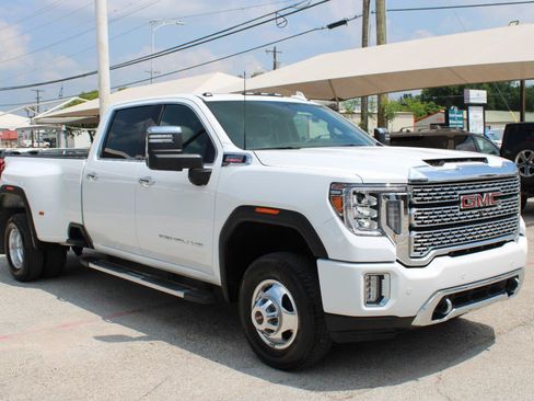 Used 2022 GMC Sierra 3500 Denali w/ Denali Ultimate Package AWD/4WD image 2