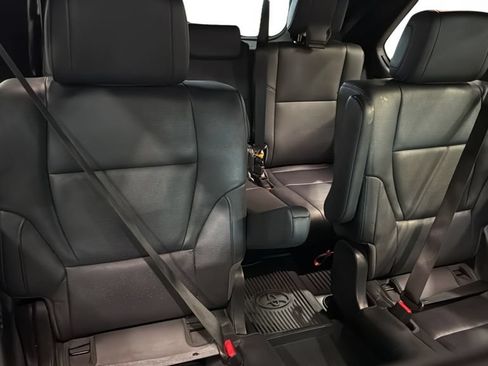 Used 2025 Toyota Sequoia Platinum AWD/4WD image 13