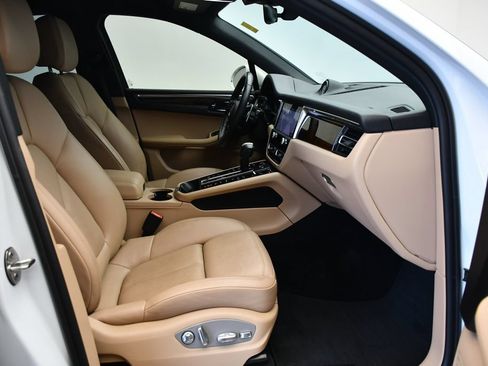Certified 2023 Porsche Macan S AWD/4WD image 44