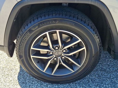Used 2021 Jeep Grand Cherokee Limited AWD/4WD image 11