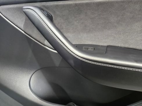 Used 2022 Tesla Model Y Long Range AWD/4WD image 6