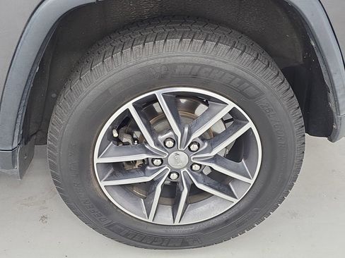 Used 2018 Jeep Grand Cherokee Limited image 31