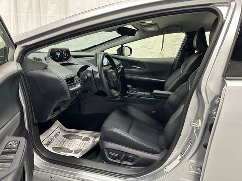 Used 2025 Toyota Prius XLE image 10