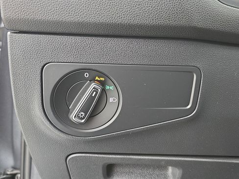 Used 2024 Volkswagen Tiguan SE image 27