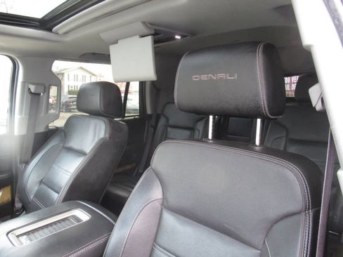 Used 2017 GMC Yukon Denali w/ Open Road Package AWD/4WD image 24