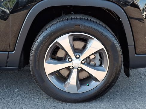Used 2019 Jeep Cherokee Limited AWD/4WD image 7
