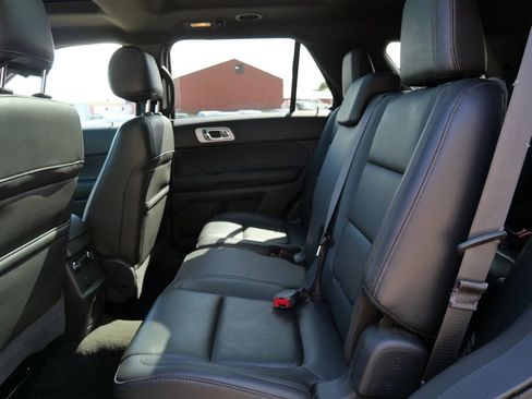 Used 2015 Ford Explorer XLT w/ Equipment Group 202B AWD/4WD image 10
