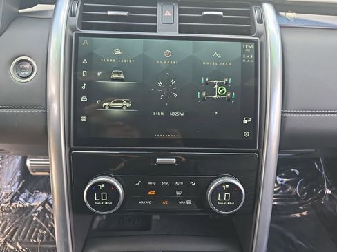 Used 2025 Land Rover Discovery Metropolitan Edition image 22