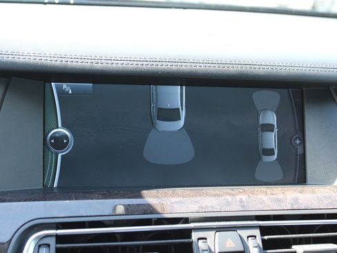 Used 2011 BMW 750i xDrive image 25