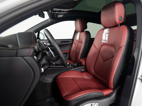 New 2026 Porsche Macan Turbo image 32