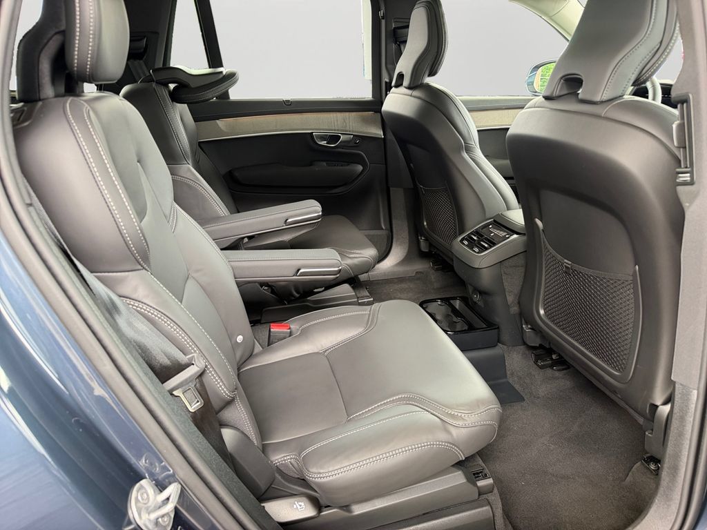 Certified 2026 Volvo XC90 B5 Ultra AWD/4WD image 9