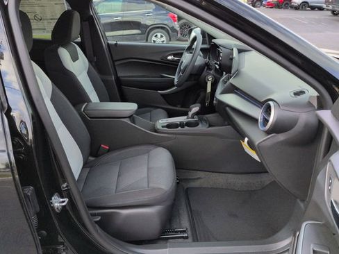 New 2026 Chevrolet Trax LS w/ LS Convenience Package FWD image 23