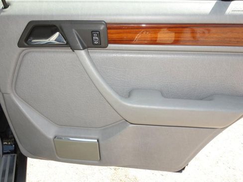 Used 1993 Mercedes-Benz 300 D image 26