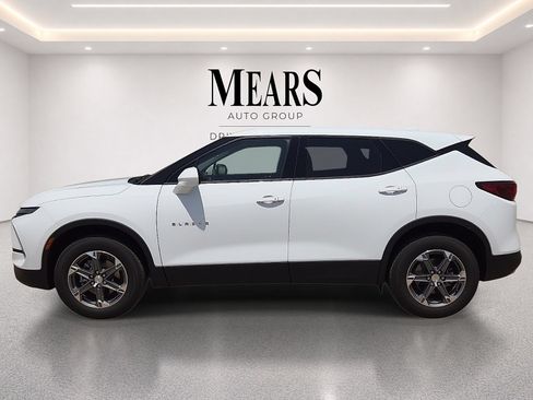 Used 2025 Chevrolet Blazer LT FWD image 2