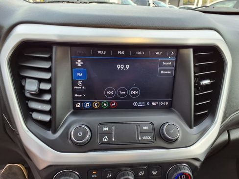 Used 2022 GMC Acadia SLT w/ Technology Package image 17