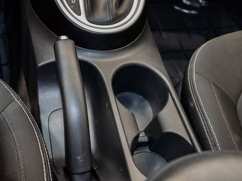 Used 2017 Kia Soul FWD image 19
