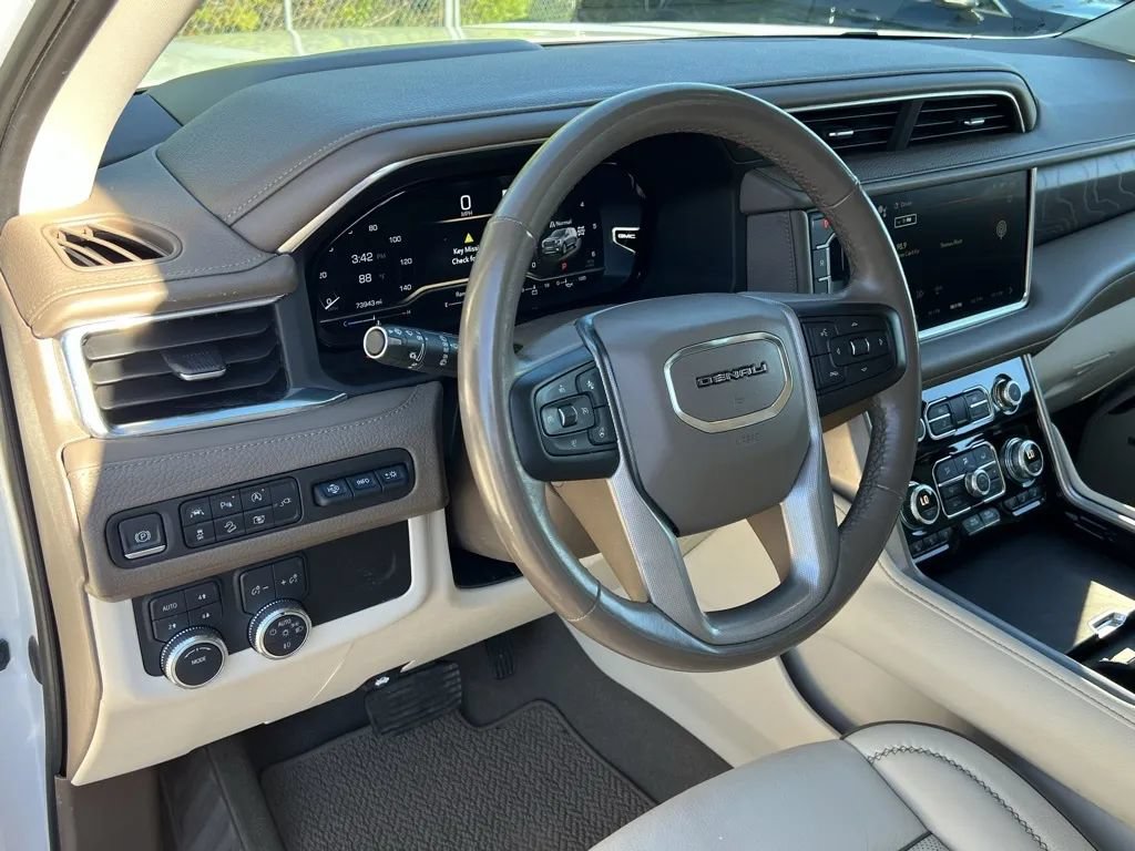 Used 2022 GMC Yukon Denali AWD/4WD image 16