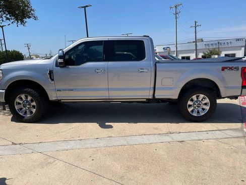 Used 2022 Ford F250 Platinum w/ FX4 Off-Road Package AWD/4WD image 9