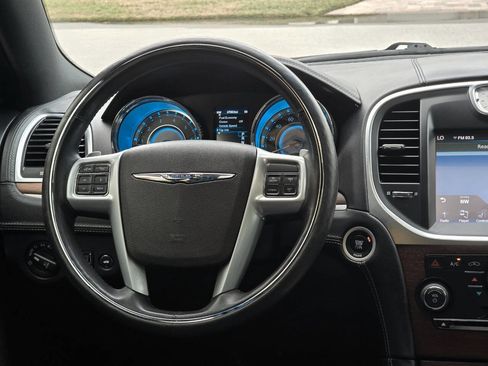 Used 2014 Chrysler 300 C image 12