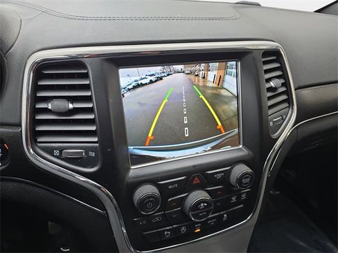 Used 2018 Jeep Grand Cherokee Limited image 26