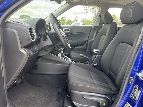 Used 2024 Hyundai Venue SEL FWD image 16