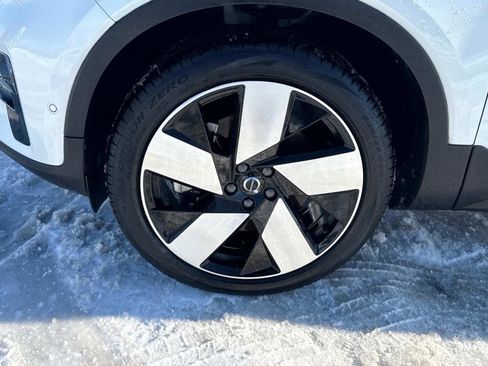 Certified 2024 Volvo C40 P8 Recharge Ultimate image 10