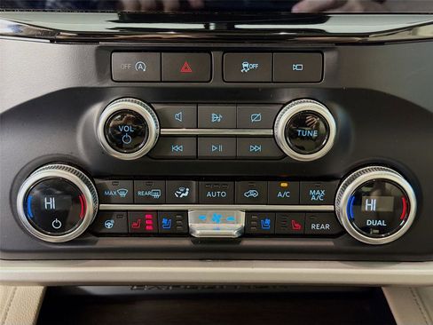 Used 2024 Ford Expedition Limited image 18