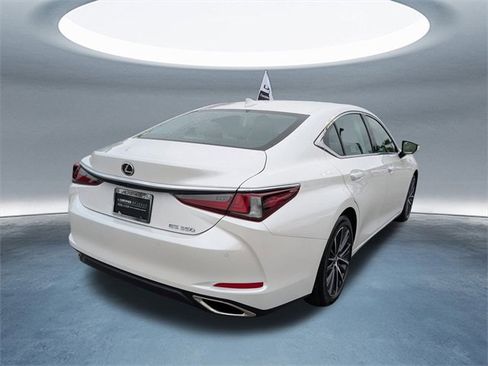 Certified 2025 Lexus ES 350 w/ Premium Package image 4