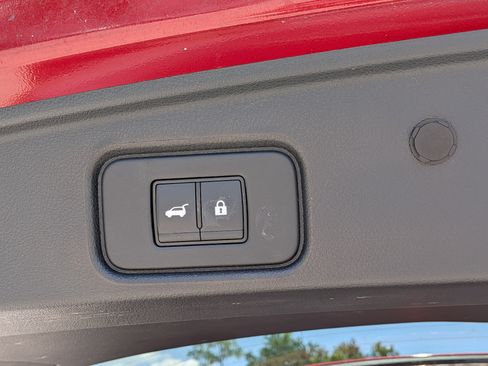 Used 2024 Nissan Pathfinder SL FWD image 10