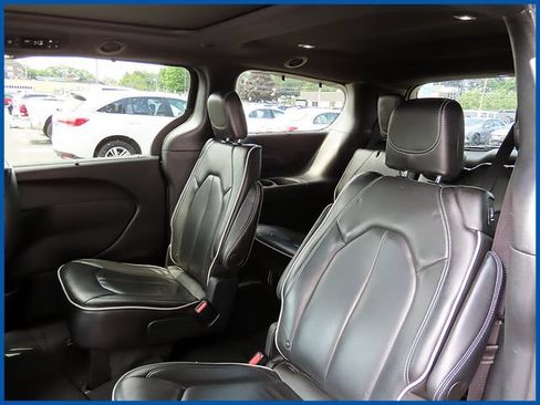 Used 2025 Chrysler Pacifica Limited FWD image 10
