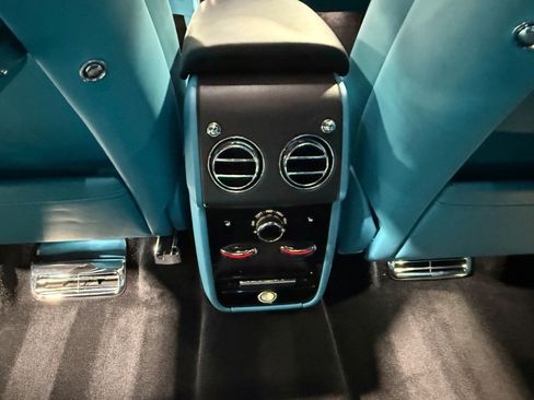 Used 2023 Rolls-Royce Cullinan w/ Cullinan Package image 73