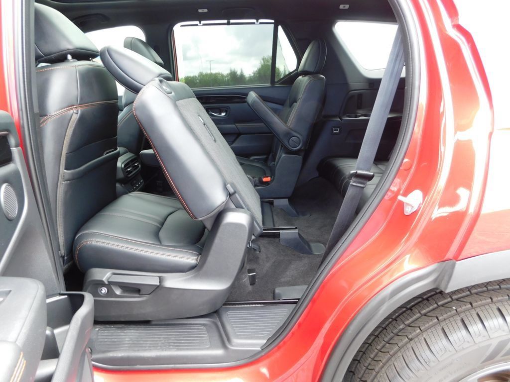 Used 2023 Honda Pilot TrailSport image 35
