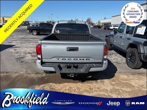 Used 2019 Toyota Tacoma TRD Off-Road w/ Technology Package image 4